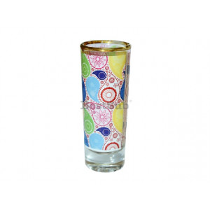 Un pahar înalt de sticlă cu margine aurie este sublimare. Photo 2